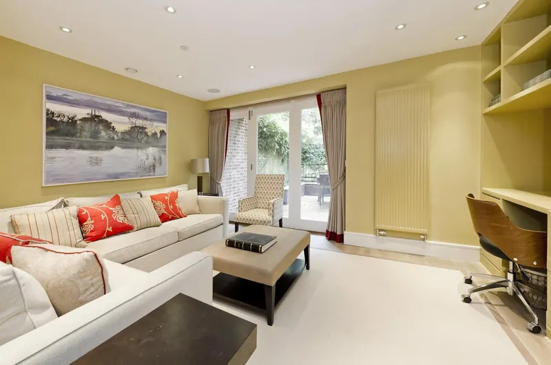 Painted snug, Holland Park